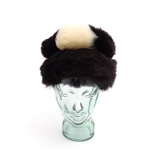 1314 - Vintage fashion / clothing: A quantity of fur and faux fur items, to include 2 hats and 3 stoles (5)