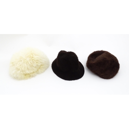 1316 - Vintage fashion / clothing: Three vintage faux fur and wool hats. Approx. 20