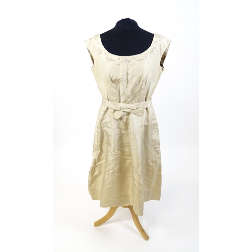 1317 - Vintage fashion / clothing: Quantity of c1940's / 50's  bespoke / handmade clothing to include: A gr... 