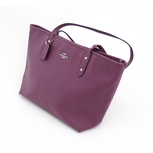 1319 - Vintage fashion / clothing: A Coach Crossgrain Leather City Zip Tote F57522 in Mauve including a mat... 