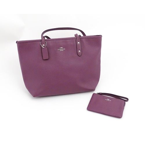 1319 - Vintage fashion / clothing: A Coach Crossgrain Leather City Zip Tote F57522 in Mauve including a mat... 