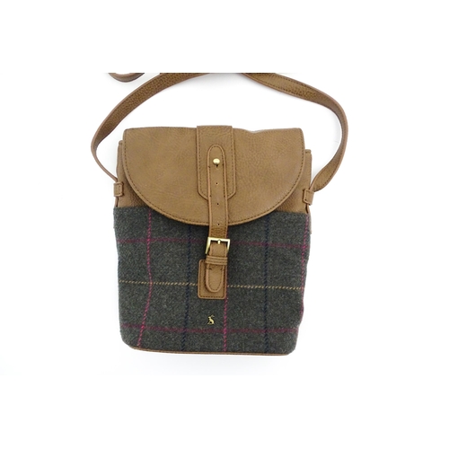 1327 - Vintage fashion / clothing: Two Joules tweed handbags. The largest approx. 13