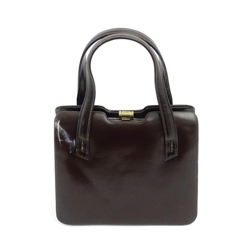 1328 - Vintage fashion / clothing: Six brown leather handbags. Together with a brown leather wallet. The la... 