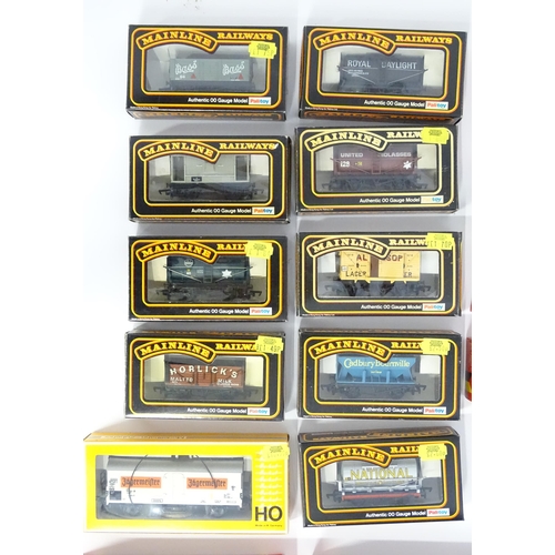 851 - Toys - Model Train / Railway Interest : A quantity of 00 gauge Hornby scale model locomotives / carr... 