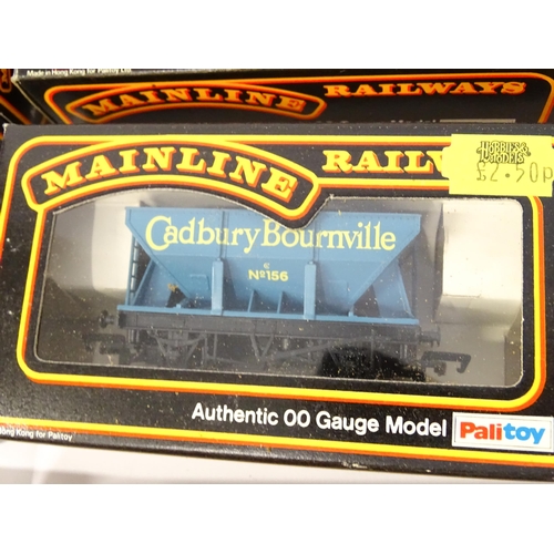 851 - Toys - Model Train / Railway Interest : A quantity of 00 gauge Hornby scale model locomotives / carr... 