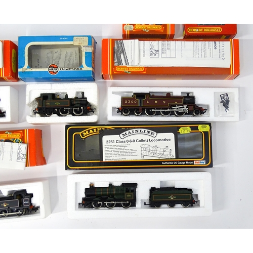 851 - Toys - Model Train / Railway Interest : A quantity of 00 gauge Hornby scale model locomotives / carr... 