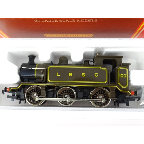 851 - Toys - Model Train / Railway Interest : A quantity of 00 gauge Hornby scale model locomotives / carr... 