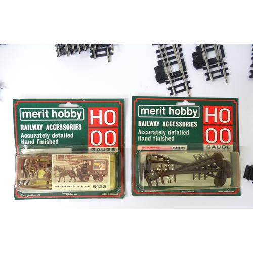 851 - Toys - Model Train / Railway Interest : A quantity of 00 gauge Hornby scale model locomotives / carr... 