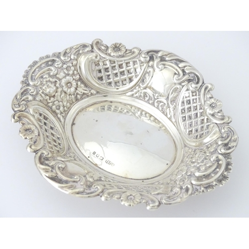 422 - A silver bon bon dish with embossed decoration, hallmarked London 1957, maker Taite & Sons. Approx. ... 