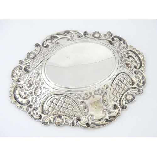 422 - A silver bon bon dish with embossed decoration, hallmarked London 1957, maker Taite & Sons. Approx. ... 