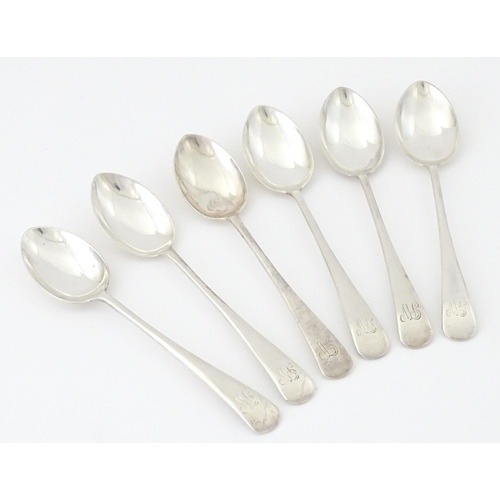 423 - Six silver teaspoons hallmarked Birmingham 1919 / 1920, maker Joseph Gloster Ltd. Approx. 4 1/2