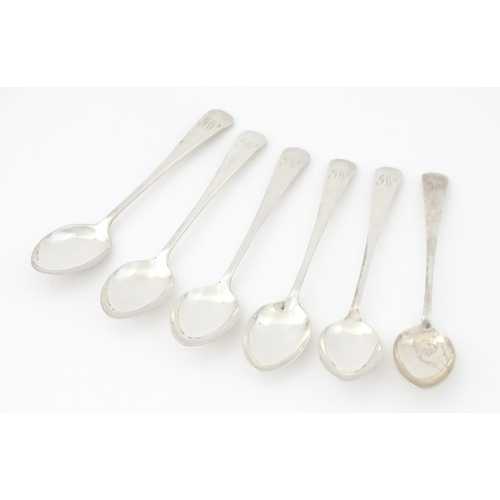 423 - Six silver teaspoons hallmarked Birmingham 1919 / 1920, maker Joseph Gloster Ltd. Approx. 4 1/2