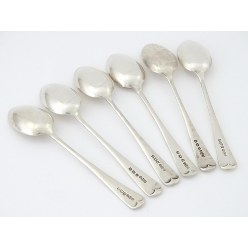 423 - Six silver teaspoons hallmarked Birmingham 1919 / 1920, maker Joseph Gloster Ltd. Approx. 4 1/2