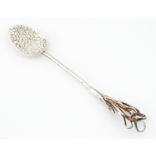 428 - An Australian .925 silver teaspoon the handle surmounted by a spider orchid, maker Harris & Sons of ... 