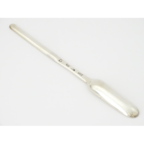 430 - A George II silver marrow scoop, hallmarked London 1735, maker Harvey Price. Approx. 8 1/2