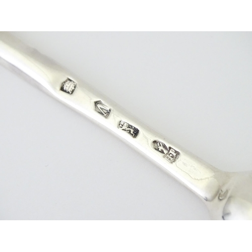 430 - A George II silver marrow scoop, hallmarked London 1735, maker Harvey Price. Approx. 8 1/2