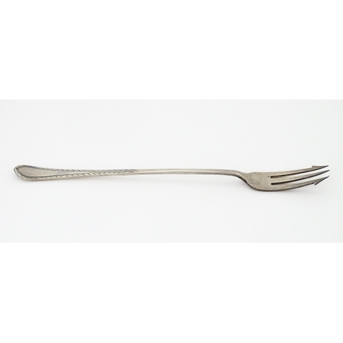 431 - A silver pickle fork, hallmarked Sheffield 1921, maker Cooper Brothers & Sons Ltd. Approx. 7 1/2