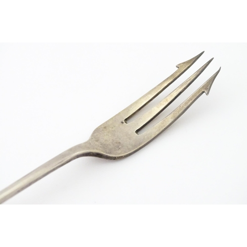 431 - A silver pickle fork, hallmarked Sheffield 1921, maker Cooper Brothers & Sons Ltd. Approx. 7 1/2