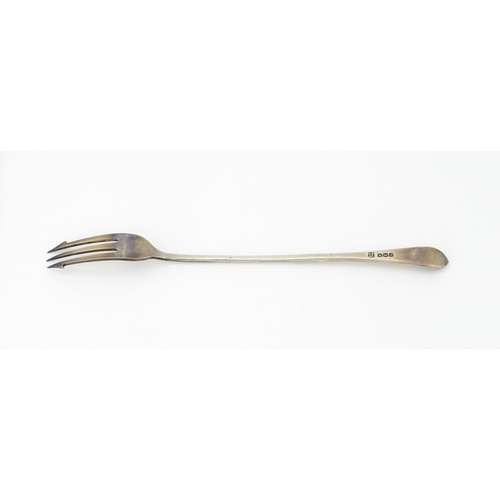 431 - A silver pickle fork, hallmarked Sheffield 1921, maker Cooper Brothers & Sons Ltd. Approx. 7 1/2