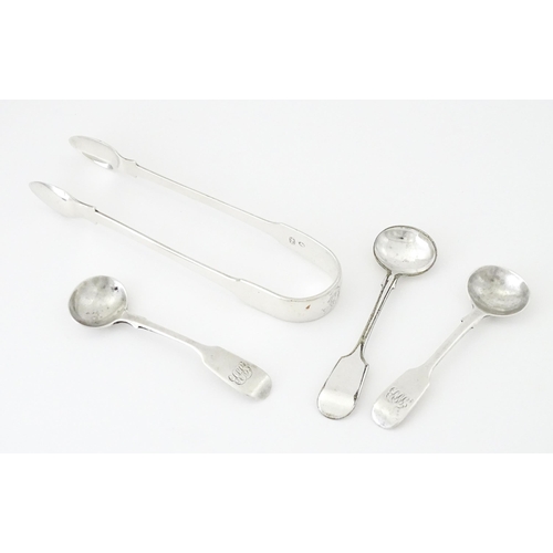 435 - Assorted silver items comprising a pair of Victorian Fiddle pattern salt spoons hallmarked London 18... 