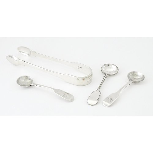 435 - Assorted silver items comprising a pair of Victorian Fiddle pattern salt spoons hallmarked London 18... 