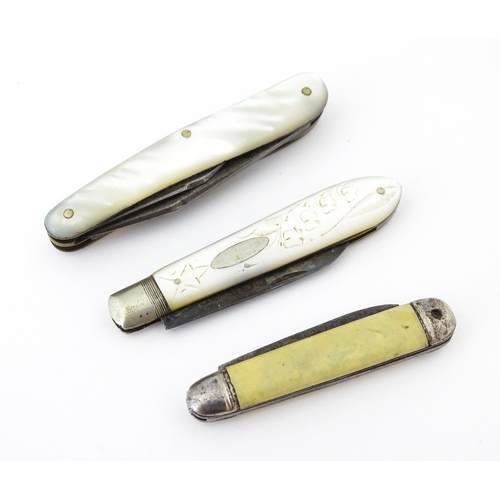 436 - A silver folding fruit knife with mother of pearl handle hallmarked Sheffield 1909, maker Henry Will... 