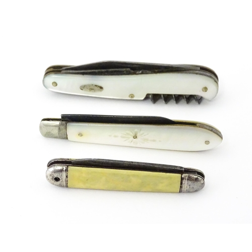 436 - A silver folding fruit knife with mother of pearl handle hallmarked Sheffield 1909, maker Henry Will... 