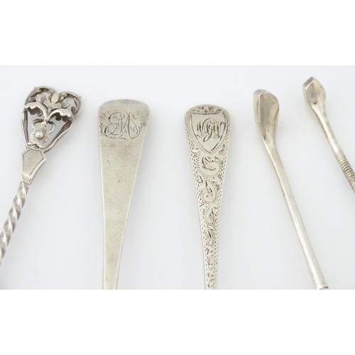 441 - Assorted silver items to include a silver teaspoon with golf club formed handle hallmarked Sheffield... 