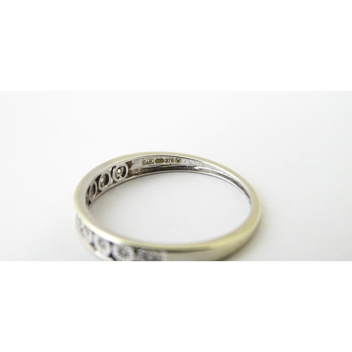 623 - A 9ct gold ring set with diamonds in a linear setting. Ring size approx. P