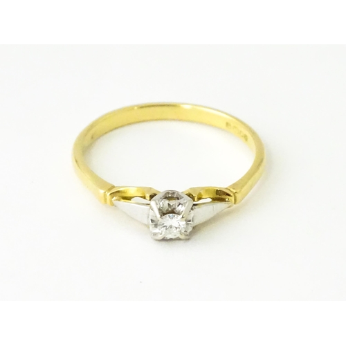 628 - An 18ct gold ring set with central diamond solitaire. Ring size approx. T 1/2