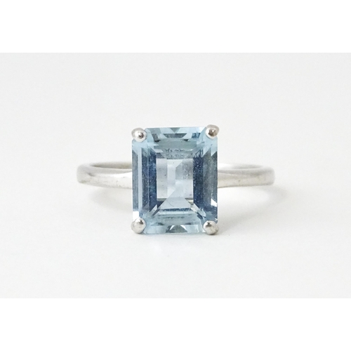 630 - An 18ct white gold ring set with aquamarine. Ring size approx. M