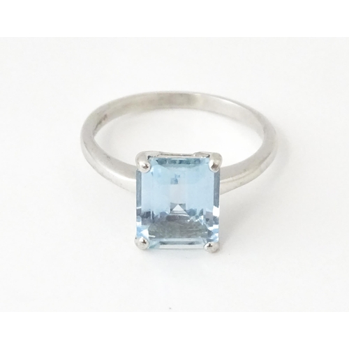 630 - An 18ct white gold ring set with aquamarine. Ring size approx. M