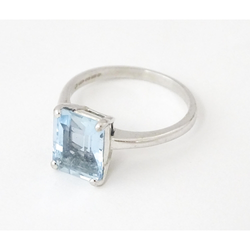 630 - An 18ct white gold ring set with aquamarine. Ring size approx. M