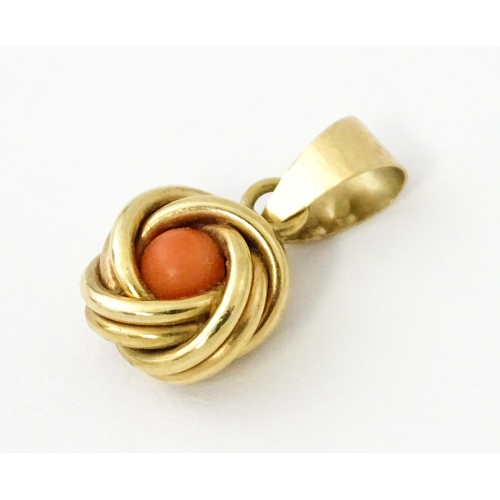 646 - A 9ct gold pendant set with central coral cabochon. Approx. 3/4