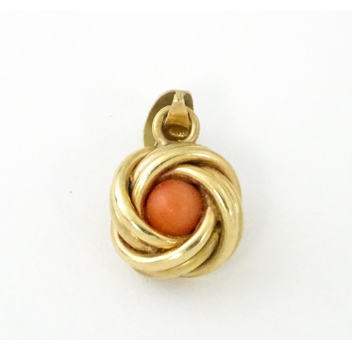 646 - A 9ct gold pendant set with central coral cabochon. Approx. 3/4