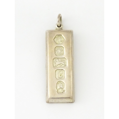 656 - A silver pendant of ingot, hallmarked Sheffield 1977 with Jubilee mark, maker Carrs of Sheffield. Ap... 