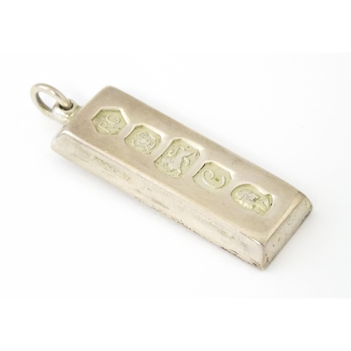 656 - A silver pendant of ingot, hallmarked Sheffield 1977 with Jubilee mark, maker Carrs of Sheffield. Ap... 