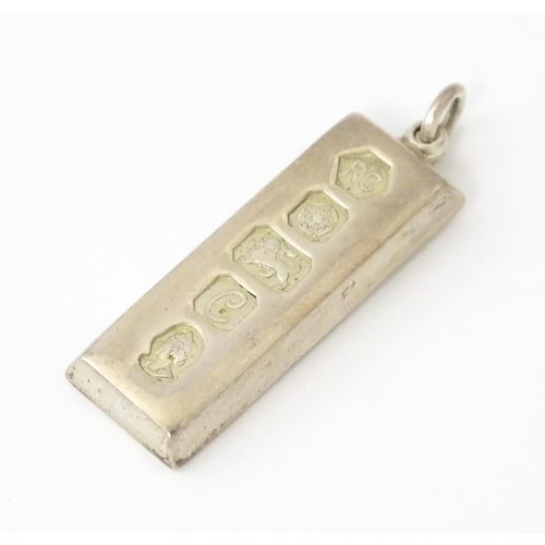 656 - A silver pendant of ingot, hallmarked Sheffield 1977 with Jubilee mark, maker Carrs of Sheffield. Ap... 