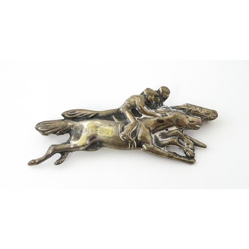 661 - A silver brooch modelled as a pair of race horses with jockeys. Together with a vintage sterling sil... 