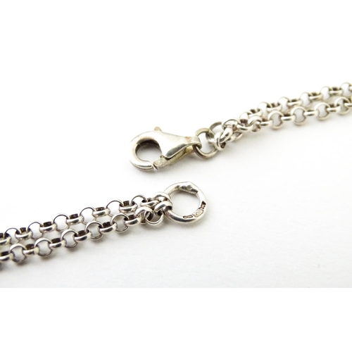 665 - A silver chain necklace with knot detail. Approx. 20