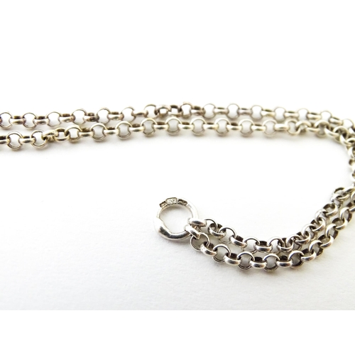 665 - A silver chain necklace with knot detail. Approx. 20