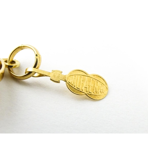 666 - An Italian 18ct gold pendant fob / charm with dice to centre, by Uno Aerre. Approx. 1