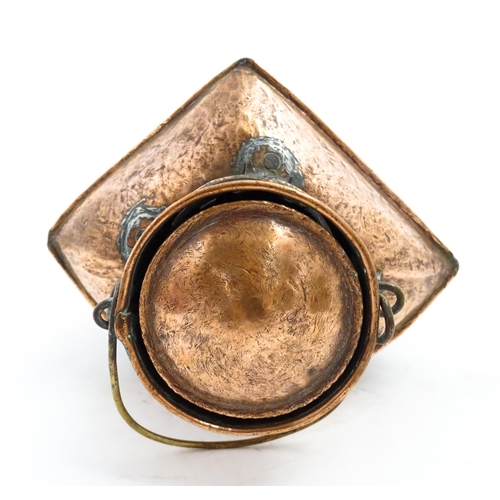 1265 - Nautical / Maritime Interest: A 20thC copper ships navigation lamp / lantern. Approx. 13