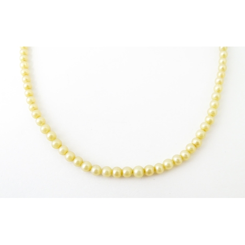 684 - A vintage necklace of graduated pearls with a 9ct gold clasp. Approx. 14