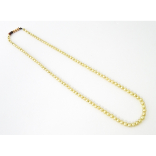 684 - A vintage necklace of graduated pearls with a 9ct gold clasp. Approx. 14