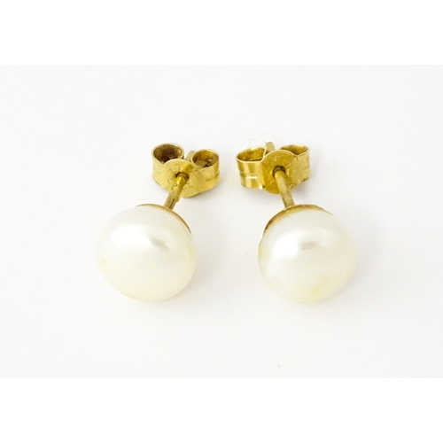 685 - A pair of 9ct gold stud earrings set with pearls.