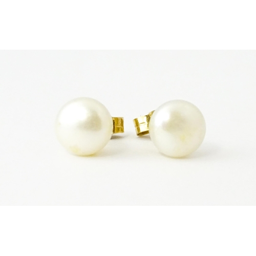 685 - A pair of 9ct gold stud earrings set with pearls.