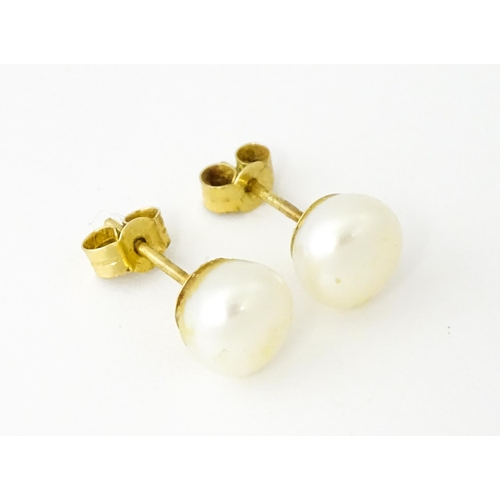 685 - A pair of 9ct gold stud earrings set with pearls.