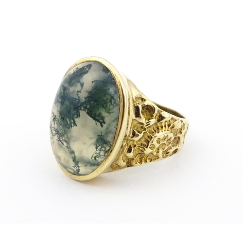 723 - A 9ct gold ring set with moss agate cabochon. Ring size approx. R 1/2