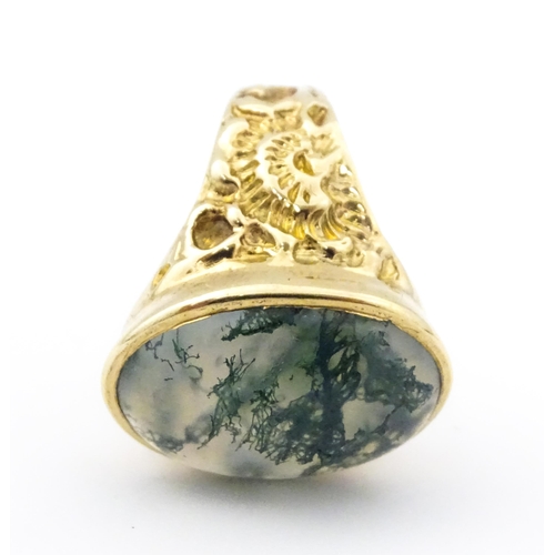 723 - A 9ct gold ring set with moss agate cabochon. Ring size approx. R 1/2